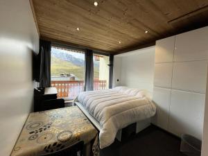 Résidence Dome De Polset - VAL THORENS location: studio rénové et ensoleillé avec vue sur les montagnes MAE-9125