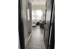 Modern Unit 212 in a 1930s Building - 克拉马斯福尔斯