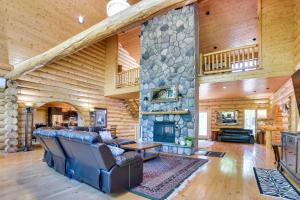 St Marys River Views: Cabin w Wraparound Deck!