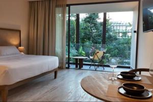 Mystiq Immers in Nature Jungle Living with Beach Access