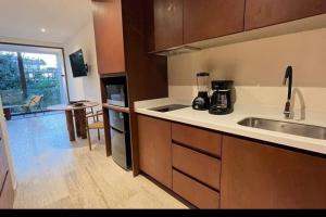 Mystiq Immers in Nature Jungle Living with Beach Access