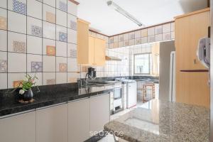 Apto em otima localização em Meia Praia EIO6031