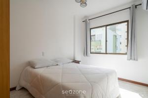 Apto em otima localização em Meia Praia EIO6031