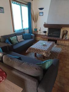 Maisons de vacances Maison de charme a Fontrabiouse avec vue sur la montagne : photos des chambres