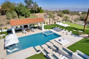 Jaguar Estate - Private Lush Estate with 2 Incredible Pools and Spas, Pickleball and Resort Style Yard