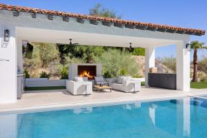 Jaguar Estate - Private Lush Estate with 2 Incredible Pools and Spas, Pickleball and Resort Style Yard