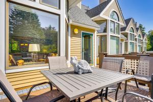 Walk to Ski Lift Spacious Condo in West Dover!