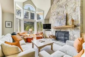 Walk to Ski Lift Spacious Condo in West Dover! - ويست دوفر