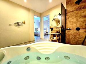 Golden City Center Suites