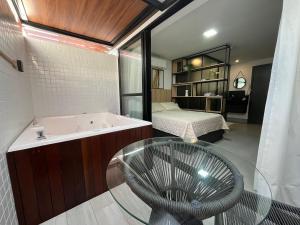 Acomodação com jacuzzi para até 2 pessoas. GBS 110