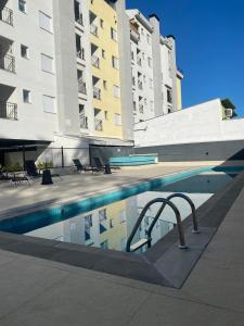 Jathy - Apt no Centro com Piscina e Varanda Gourmet