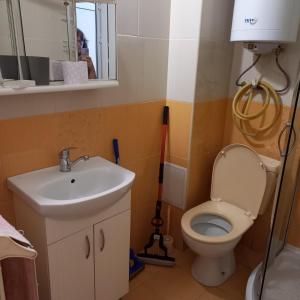 Апартамент за 4-ма максимум до стадион Спартак, точно под ВиК