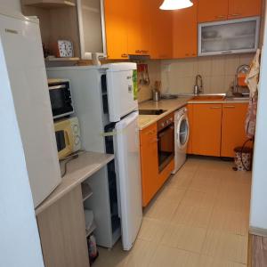 Апартамент за 4-ма максимум до стадион Спартак, точно под ВиК