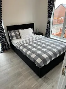 Lush double room with shared bathroom - 索尔福德