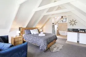 Romantic Coastal Retreat - located in Jervis Bay! - Basin View