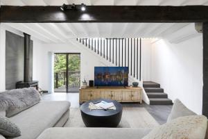 Waterfront Stay, Pet Friendly