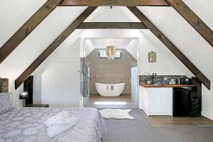 Waterfront Stay, Pet Friendly