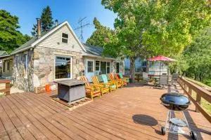 Waterfront Cottage with Dock and Views in Six Lakes! - 格林维尔