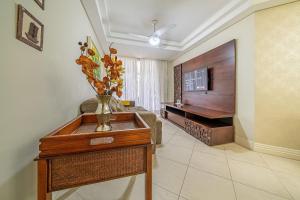 160 - Apartamento em Bombas com 3 dormitórios