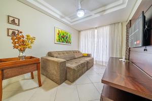 160 - Apartamento em Bombas com 3 dormitórios