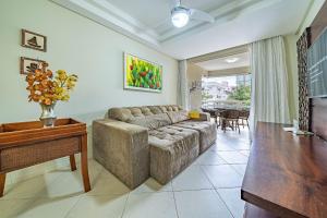 160 - Apartamento em Bombas com 3 dormitórios