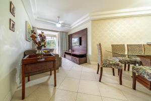 160 - Apartamento em Bombas com 3 dormitórios