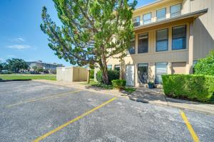 Townhome Near Lake LBJ w Deck & Patio!