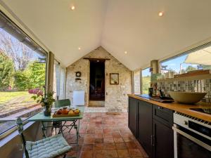Maisons de vacances Gite de charme avec piscine au coeur de la Brenne, ideal pour nature et detente - FR-1-591-288 : photos des chambres