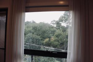 Architectural Crisp & convenient location