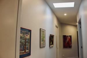 Architectural Crisp & convenient location