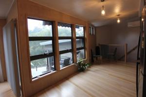 Architectural Crisp & convenient location