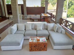 Villa Luca, Riverside Retreat near Tanah Lot