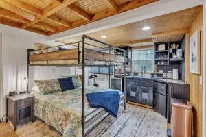 Bare Feet Bunkhouse-Close to beach & dog friendly - 长滩