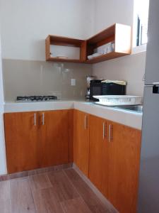 Hermoso Loft en Morelia a 15 minutos del centro, rodeado de avenidas principales que conectan a Morelia, el Loft cuenta con cocina equipada, baño completo, cama matrimonial, TV, wifi