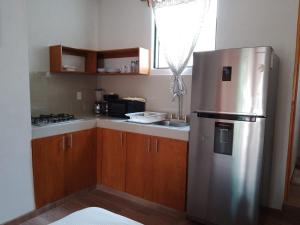 Hermoso Loft en Morelia a 15 minutos del centro, rodeado de avenidas principales que conectan a Morelia, el Loft cuenta con cocina equipada, baño completo, cama matrimonial, TV, wifi