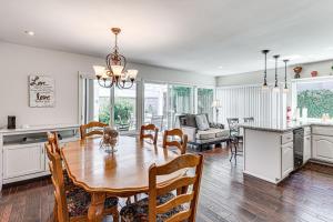 3 Mi to Huntington State Beach Home with Backyard!