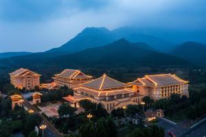 Dengfeng Zhongzhou Huading Hotel