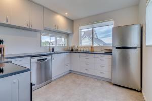 Contemporary Duplex in Roslyn