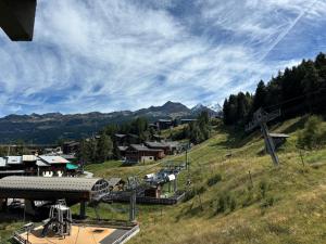 Duplex 3 pièces avec mezzanine, 6 pers, skis aux pieds, proche commodités - FR-1-329-96