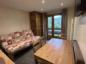 Méribel: Appt avec balcon, casier à skis, animaux acceptés - FR-1-355-263