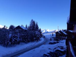 Albiez-Montrond, appt 70m2, 4 pièces, 10 pers, équipement bébé - FR-1-618-38