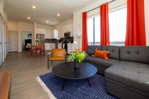 Modern Nulu 2BR by CozySuites 04
