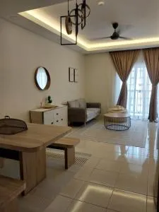 Alanis Residence Kota Warisan KLIA Sepang Nilai 2 bedroom 1 bathroom fully air-cond Wi-Fi Smart TV Pool view - Kampong Bekoh