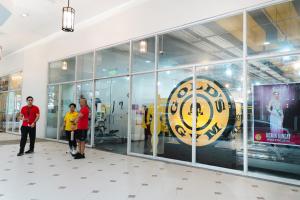 Cubao Manhattan Heights Residential Condo TB30N - High Floor Studio with Balcony City View, Pool, Netflix, 5-Min Walk to the Araneta Coliseum Gateway Mall SM - Staycations by SMS