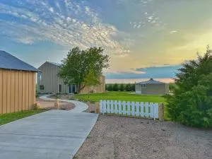 Hippie Chic Oasis - Goodland