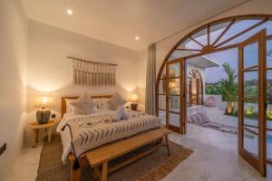 Villa AMARYA - NEW Ricefields View 3BR Central - Canggu beach