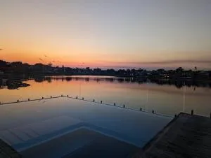 Waterfront Oasis ,Panoramic Views, Infinity Pool - Taren Point