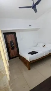 Green Pearls Stay - Pooppara