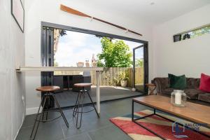 The Hideout-Boutique Cabin, Estuary View & Parking