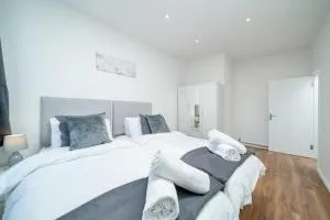 Exquisite 2 Bed Apt Near ExCel & 02 Arena with Parking - Woolwich
